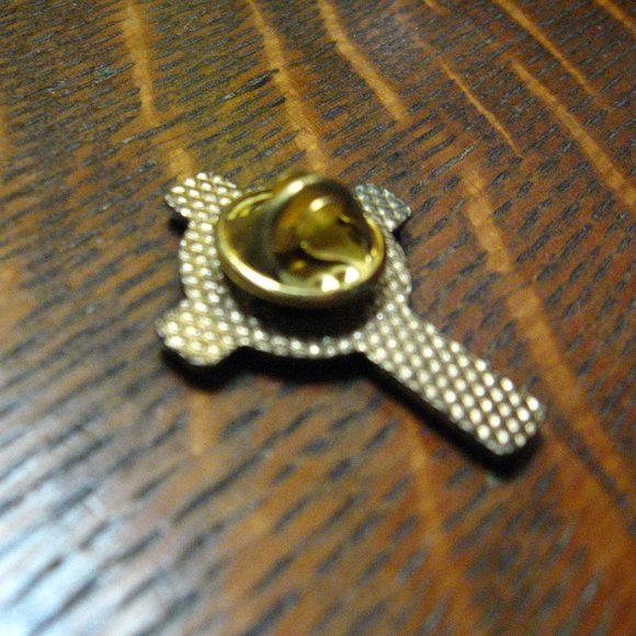 🍀 Celtic Ring Cross Vintage Lapel Pin - Picture 4 of 4